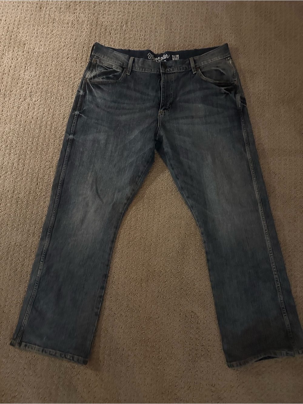 Wrangler Men's Faded Blue Relaxed Jeans 36/30